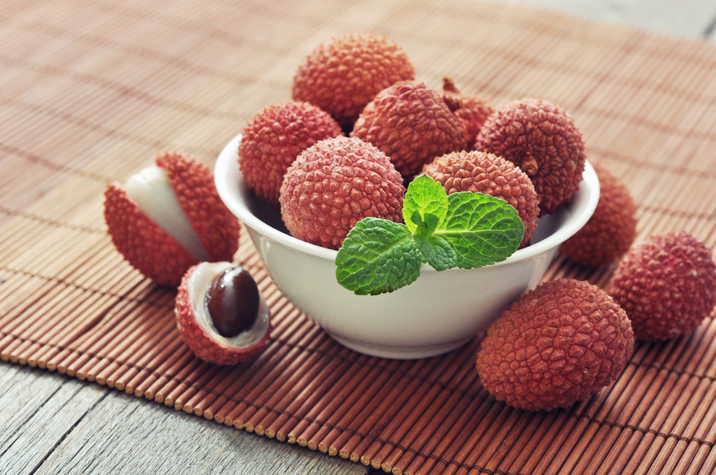 5 Manfaat Buah Leci untuk Tubuh Anda | Hello Sehat