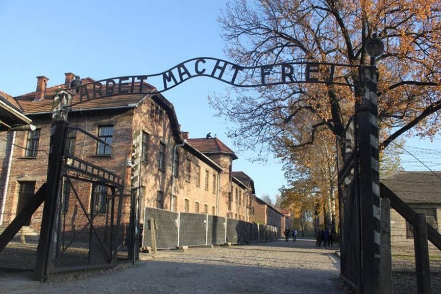 Polandia Membutuhkan Extra Usaha Untuk Mengangkat RUU Holocaust